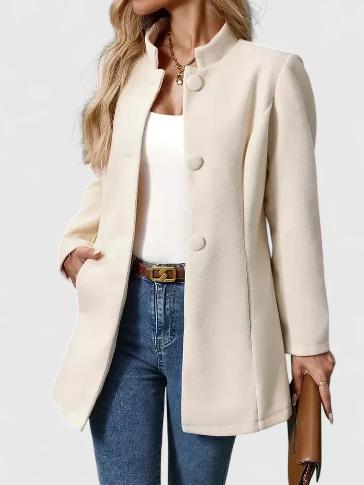 Jacka dam med knappar — elegant och kragelös i knälång modell - Bild 7