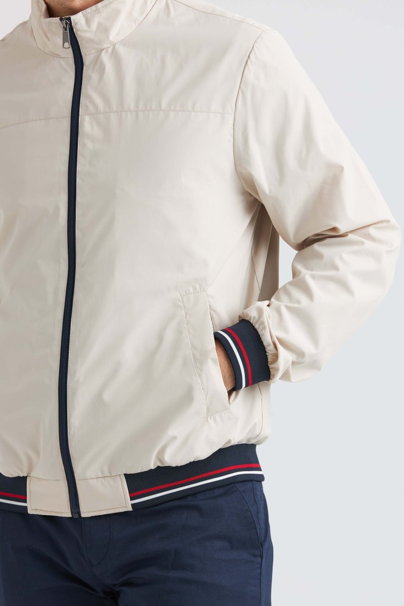 Beige jacka med kontrastdetaljer - Bild 7