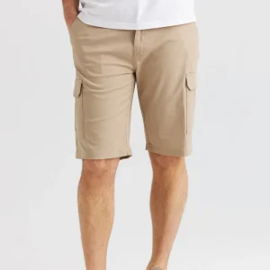 Beige shorts med benficka